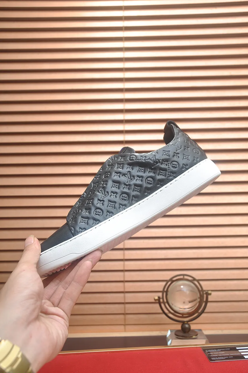 Men's men's shoes💰460💶[LOUIS VUITTON] Same style as LV. Louis Vuitton official website [satisfied] original single hot model, LV original factory cowhide material 👑1:1 original plate, sheepskin lining, original foam outsole. Body accessories one-to-one mold opening 💪 Counter quality 🙏 Dear friends, if you are still worried about wearing matching shoes 💋, then these shoes are your best choice 🎁🎁! 38-44